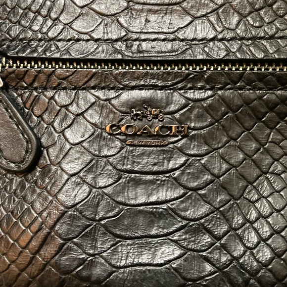 Unique Coach Crossbody. - Picture 3 of 11